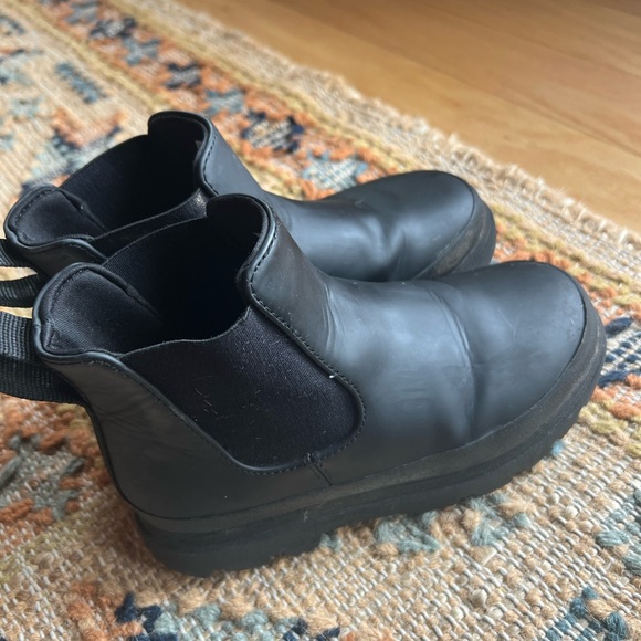 Native Kensington Water Resistant Black Leather Chelsea Boots, 1 - Picture 2 of 2